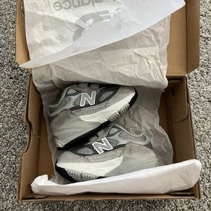 *NEW* Infant New Balance 990v6